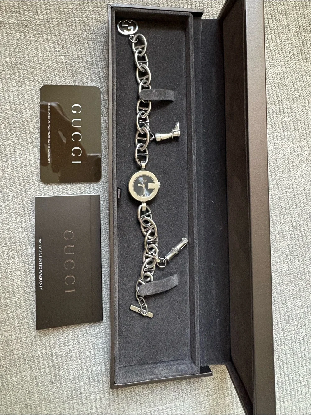 Gucci Silver Chain Bracelet Watch with Round Dial